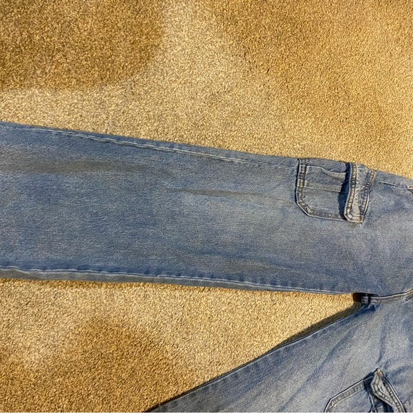 Old Navy High-Rise Baggy Wide-Leg Jeans - Picture 2 of 6